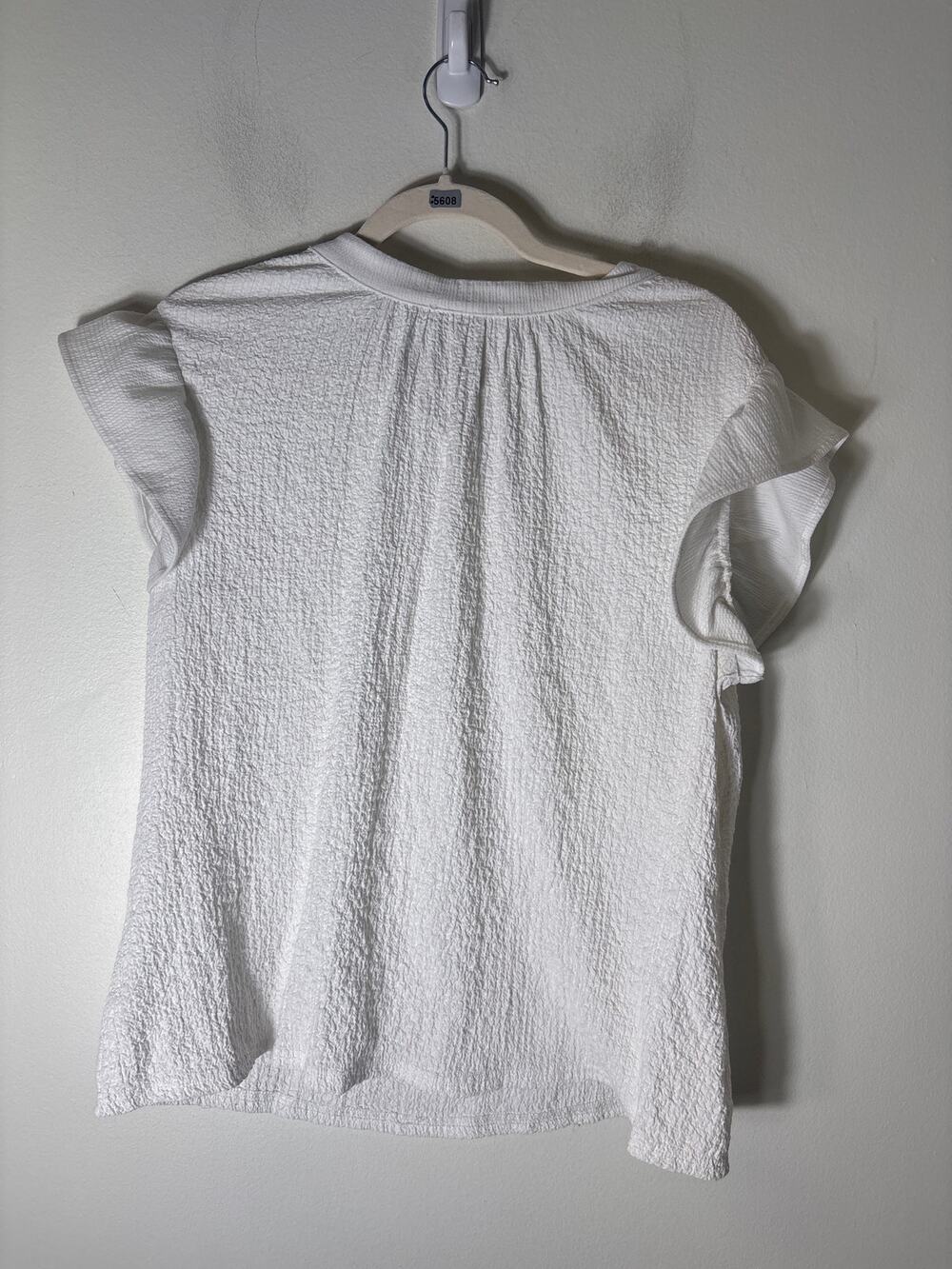 THML White Flutter Sleeve Top with Textued Fabric Sz M